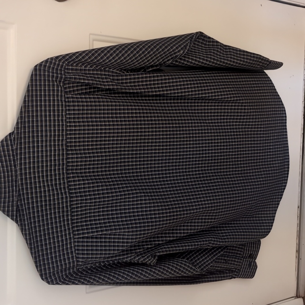 Van Heusen Men's medium dress shirt - Picture 6 of 6
